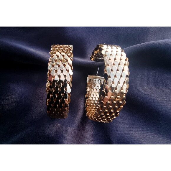 Rare Find Vintage Whiting and Davis Mesh Snake Skin Gold Tone Hoop Earrings - Picture 4 of 4